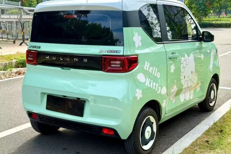 五菱汽车 宏光MINIEV 2021款 马卡龙夹心款 170km 磷酸铁锂车身外观7