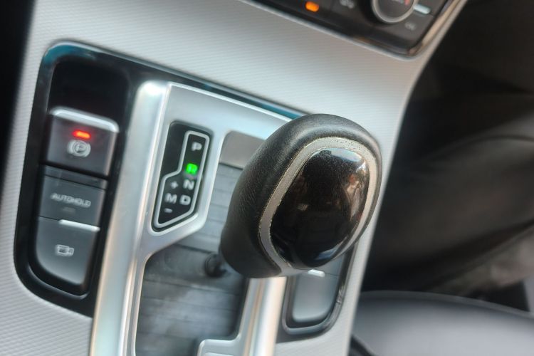 吉利汽车 帝豪GL 2018款 1.8L DCT精英智联型中控内饰18