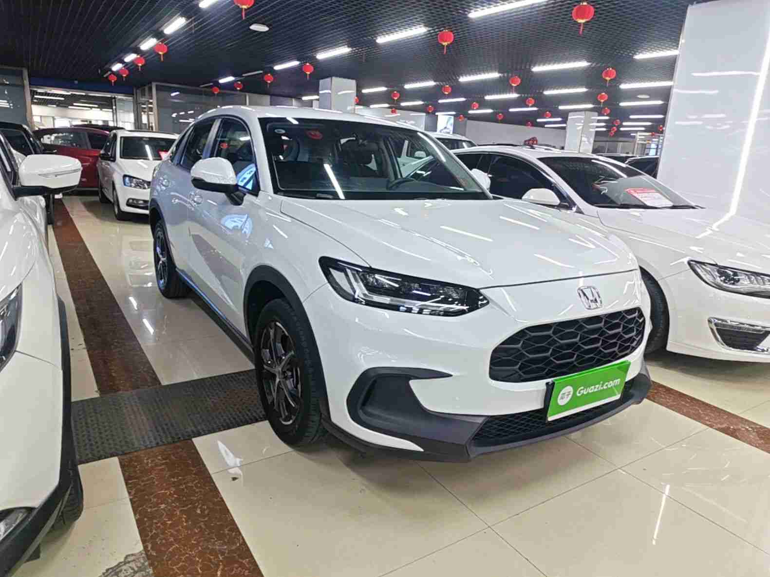 车辆右前45度外观展示