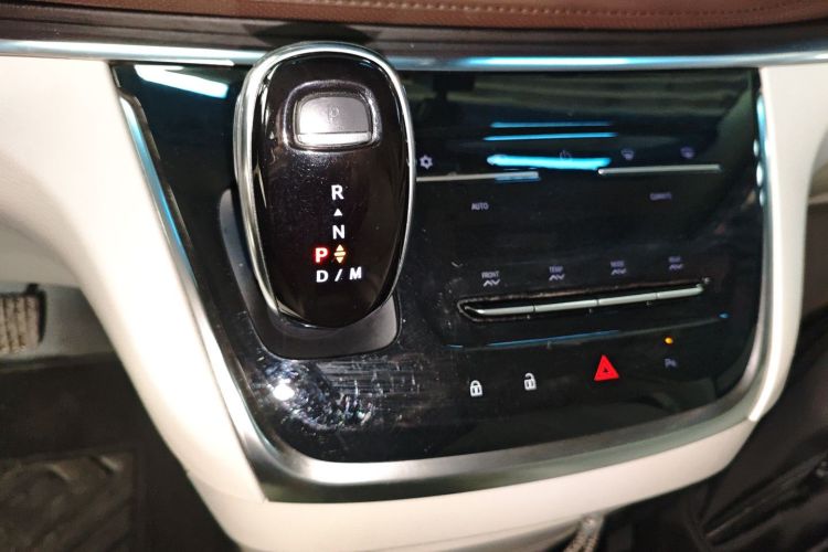 别克GL8 2021款 陆上公务舱 652T 舒适型局部细节18