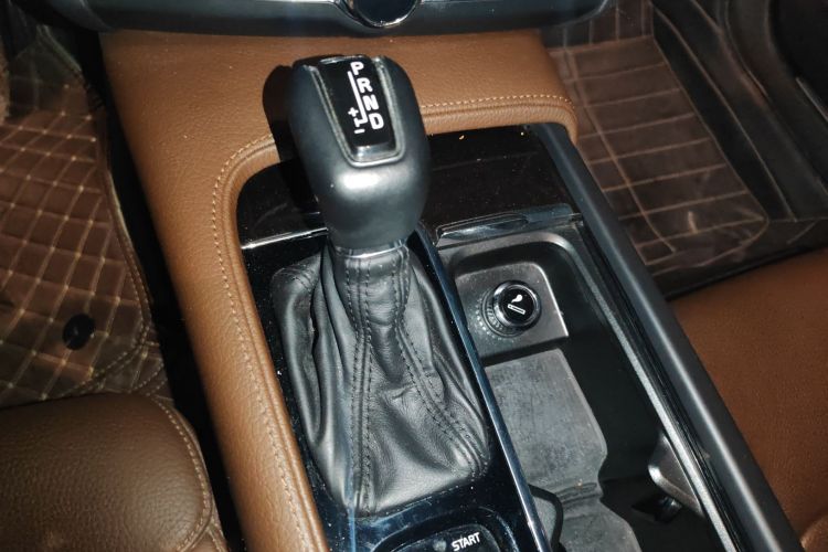 沃尔沃S90 2017款 T4 智远版中控内饰18