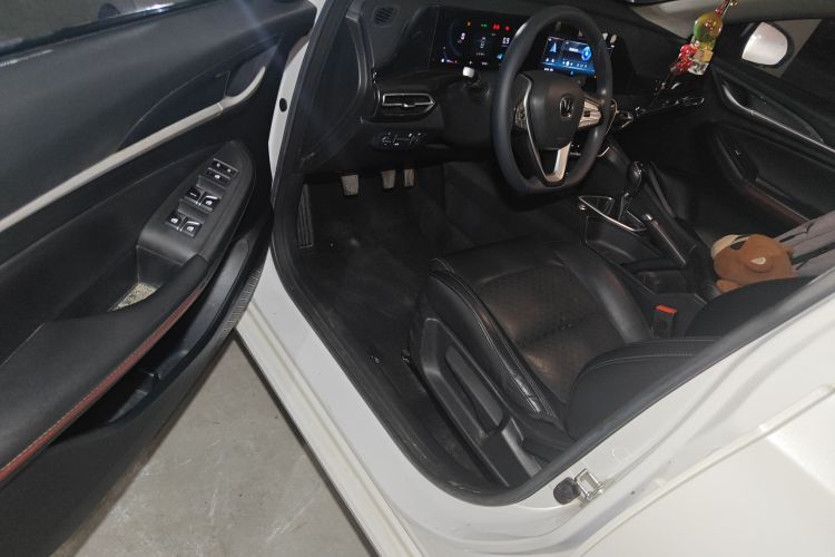 长安 逸动 2020款 PLUS 1.6L GDI 手动豪华型中控内饰20