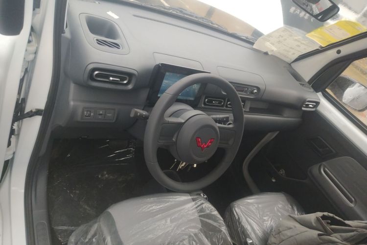 五菱汽车 五菱之光新能源 2025款 305km 进取型中控内饰12