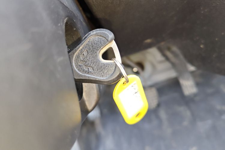 五菱汽车 五菱之光 2015款 1.2L 实用型LSI中控内饰7001