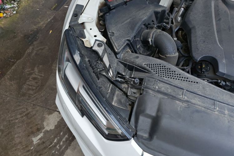 奥迪A4L 2018款 30周年年型 40 TFSI 时尚型局部细节9006