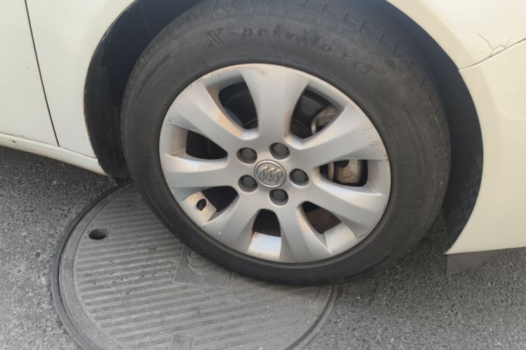 别克 君威 2015款 1.6T 领先技术型车身外观10