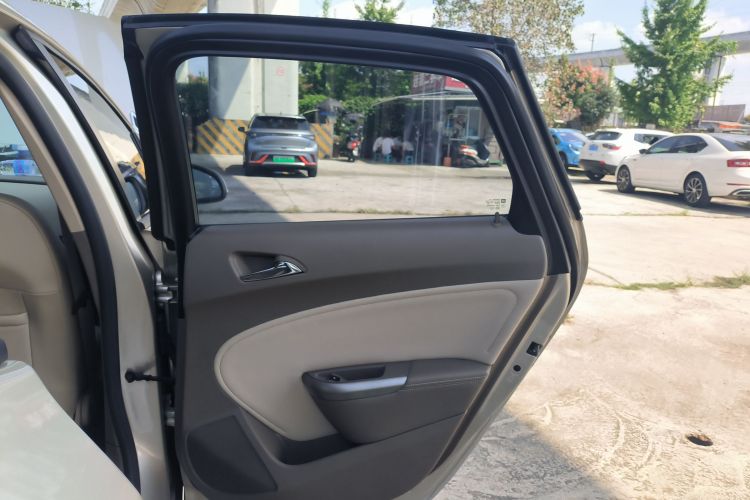 别克 英朗 2013款 GT 1.6L 自动时尚版中控内饰7006