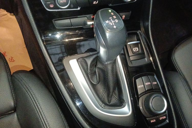 宝马2系旅行车 2016款 220i 领先型局部细节18