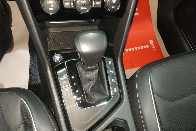 大众 途观L 2021款 330TSI 自动两驱R-Line旗舰版中控内饰18