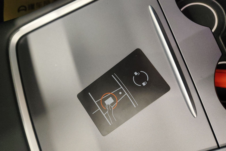 特斯拉 Model Y 2022款 改款 后轮驱动版中控内饰7001