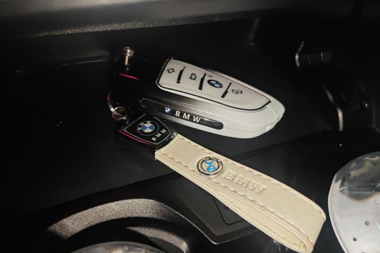 宝马4系 2023款 430i Gran Coupe M运动曜夜套装中控内饰7001