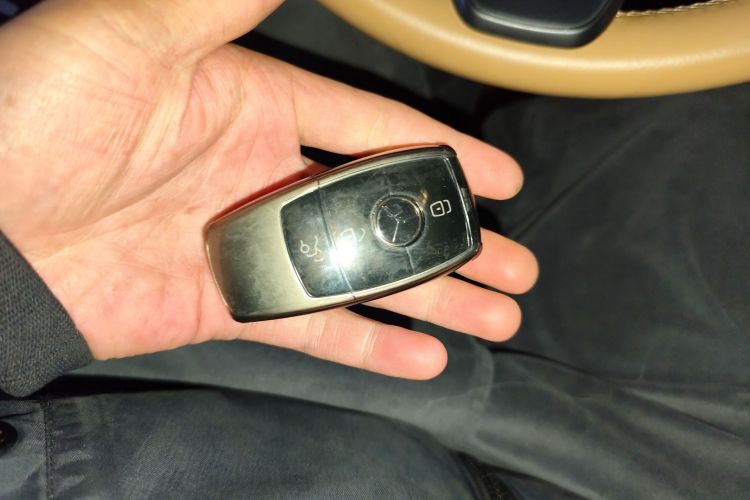 奔驰 威霆 2021款 2.0T 精英版 7座中控内饰11