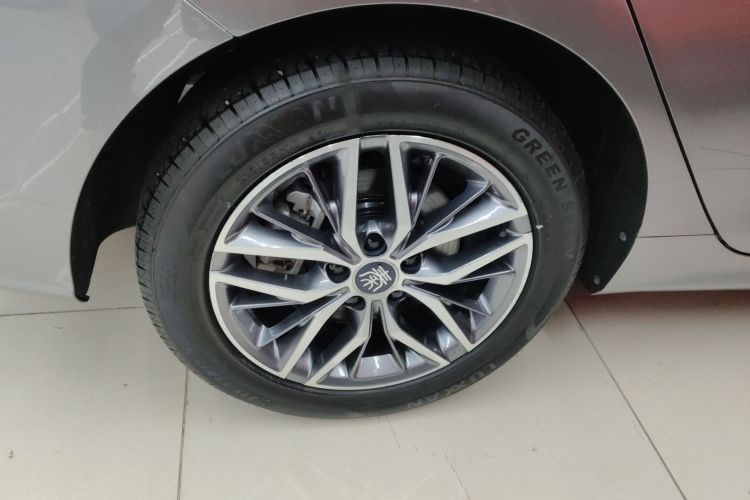 比亚迪 秦PLUS 2024款 荣耀版 EV 510KM领先型车身外观6008