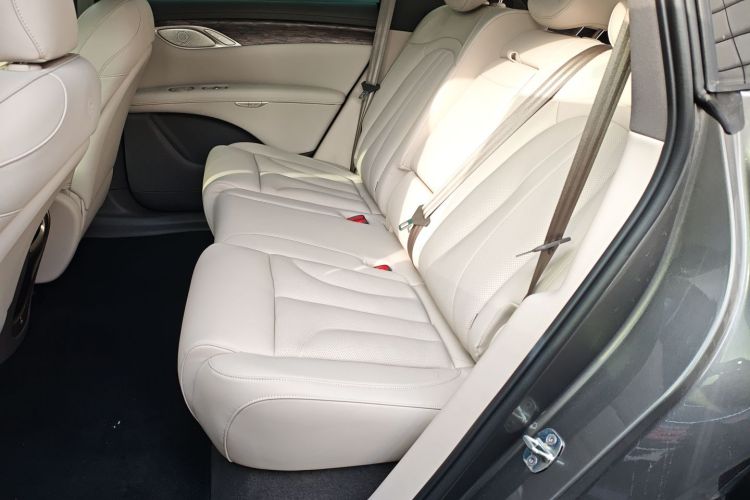 智己汽车 智己LS7 2025款 焕新版 Ultra中控内饰7004