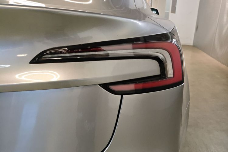 特斯拉 Model 3 2023款 后轮驱动版车身外观9