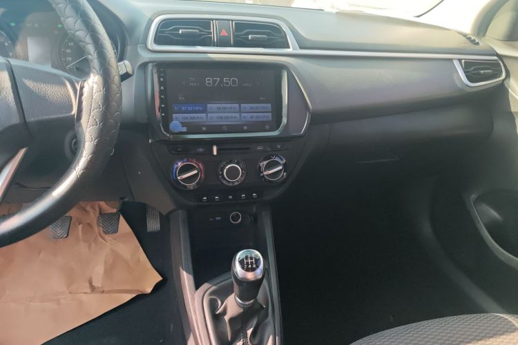 现代 瑞纳 2017款 1.4L 手动焕彩版 国V中控内饰16