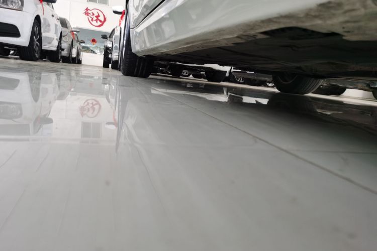 宝马3系 2014款 320Li 时尚型机舱底盘29