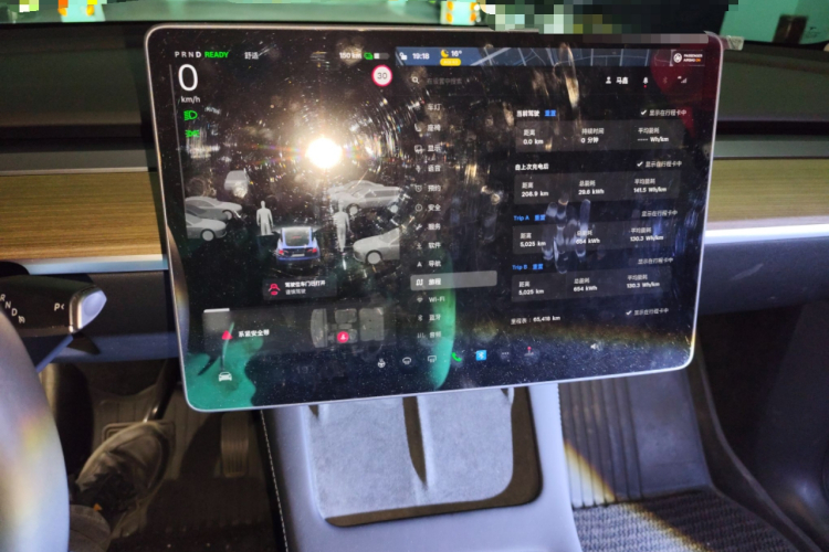 特斯拉 Model Y 2023款 后轮驱动版中控内饰16