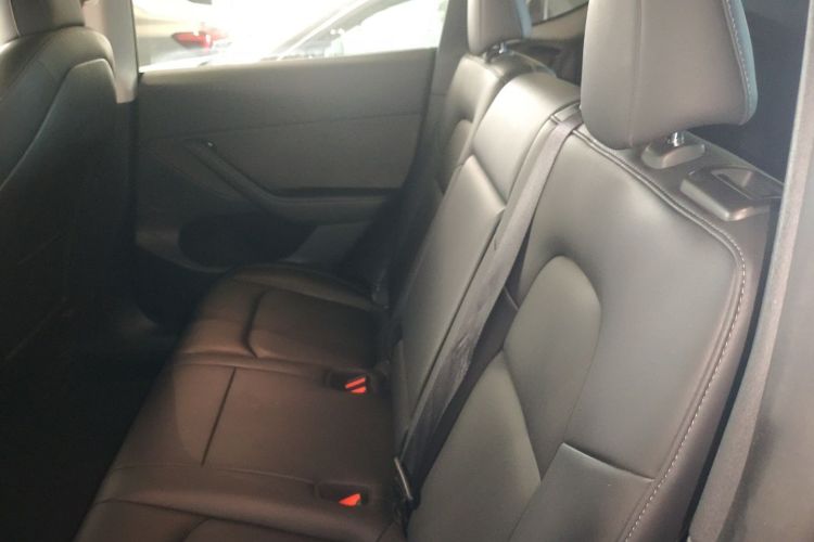 特斯拉 Model Y 2022款 后轮驱动版中控内饰21