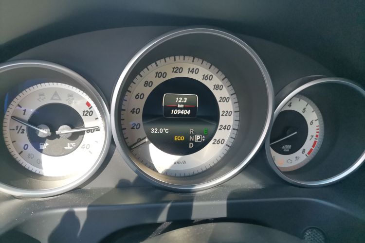 奔驰E级 2015款 E 320 L 运动型中控内饰15