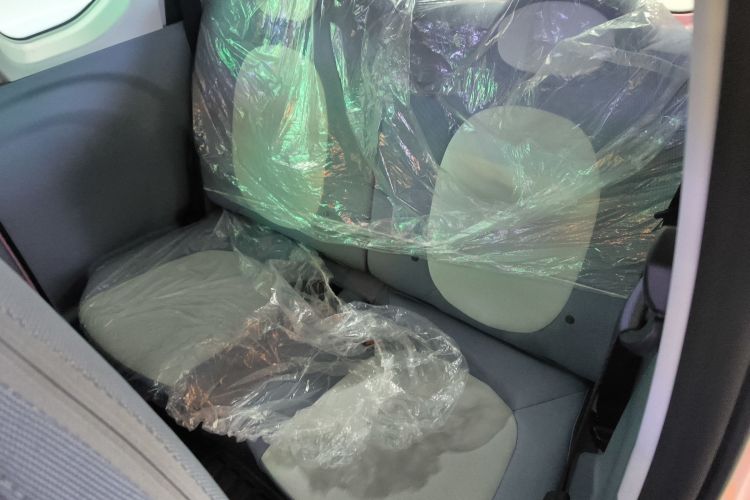 奔腾小马 2025款 222km 闪电马中控内饰21