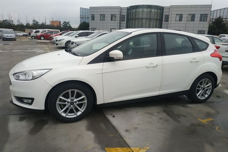 福特 福克斯 2015款 两厢 1.6L 自动风尚型车身外观4