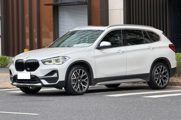 宝马X1 2022款 xDrive25Li 尊享型车身外观1