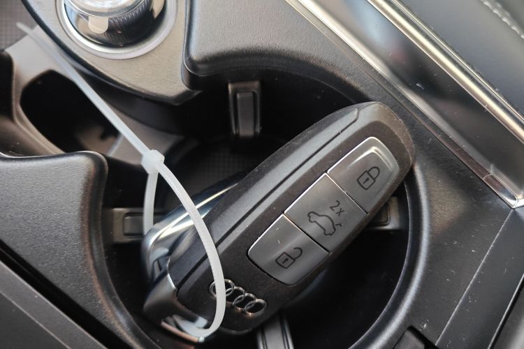 奥迪A6L 2026款 45 TFSI quattro 臻选动感型中控内饰11