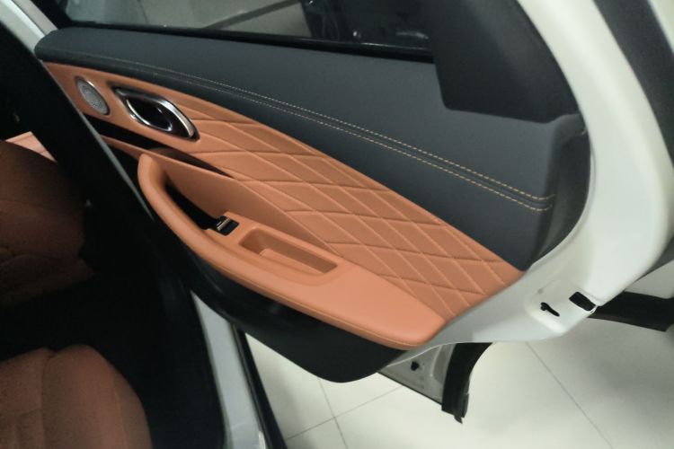 哪吒汽车 哪吒L 2024款 增程 220 闪充版中控内饰7006