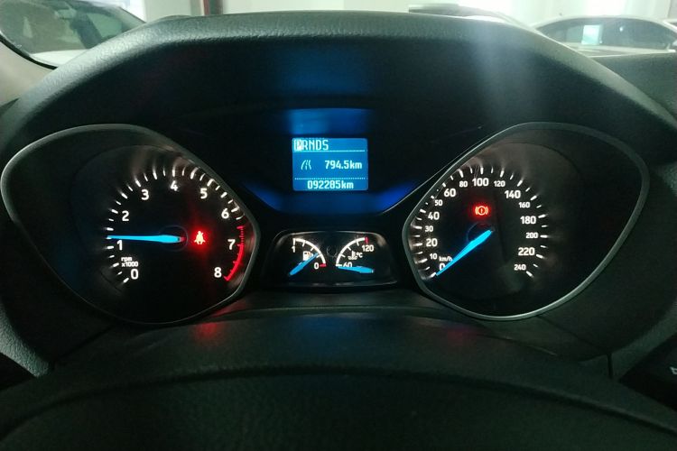 福特 福克斯 2018款 两厢经典 1.6L 自动舒适型智行版中控内饰14