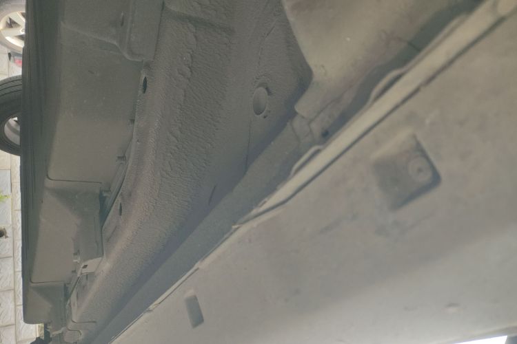 哪吒汽车 哪吒V 2022款 潮 400 Lite局部细节9004