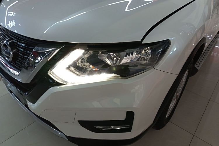 日产 奇骏 2017款 2.0L CVT舒适版 2WD局部细节36