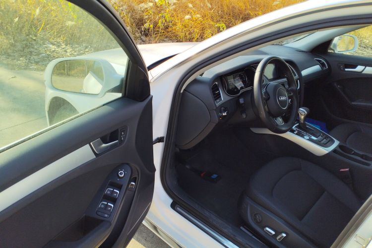 奥迪A4L 2016款 35 TFSI 典藏版 自动标准型中控内饰7003