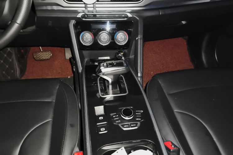 哈弗H6 2018款 蓝标 运动版 1.5T 自动两驱精英型中控内饰18