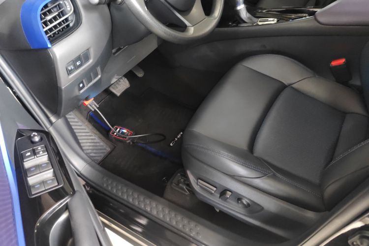 丰田C-HR 2020款 2.0L 领先版中控内饰20