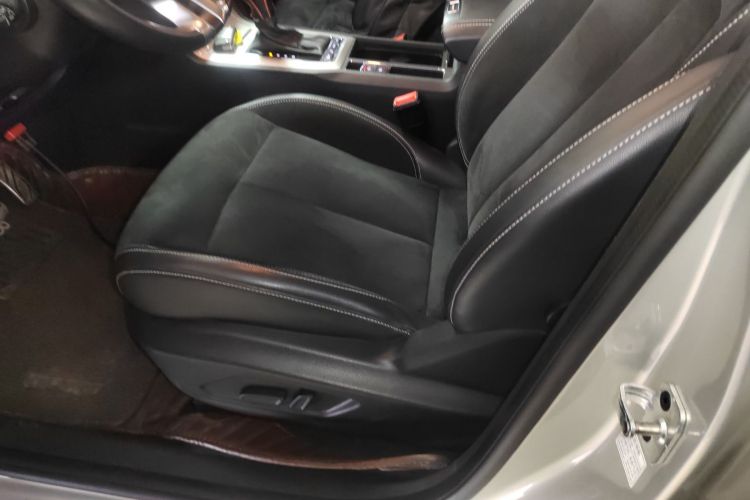 荣威RX5新能源 2017款 eRX5 50T 混动互联尊荣旗舰版局部细节19