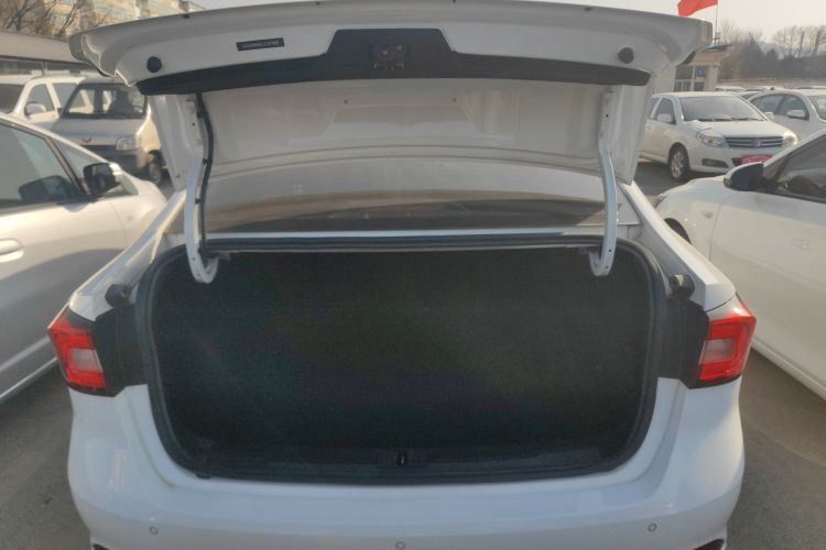 荣威i5 2020款 1.5L 手动4G互联领豪旗舰版机舱底盘23