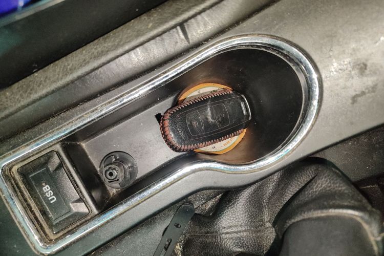 吉利汽车 帝豪 2016款 两厢RS 1.5L 手动向上版中控内饰11