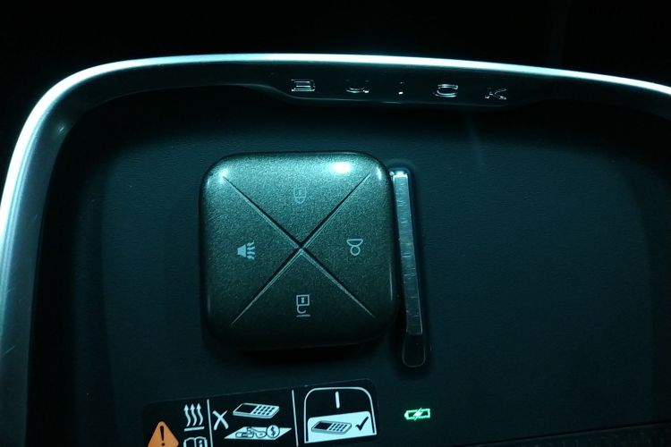 别克 君越 2023款 28T 越尊版中控内饰7001