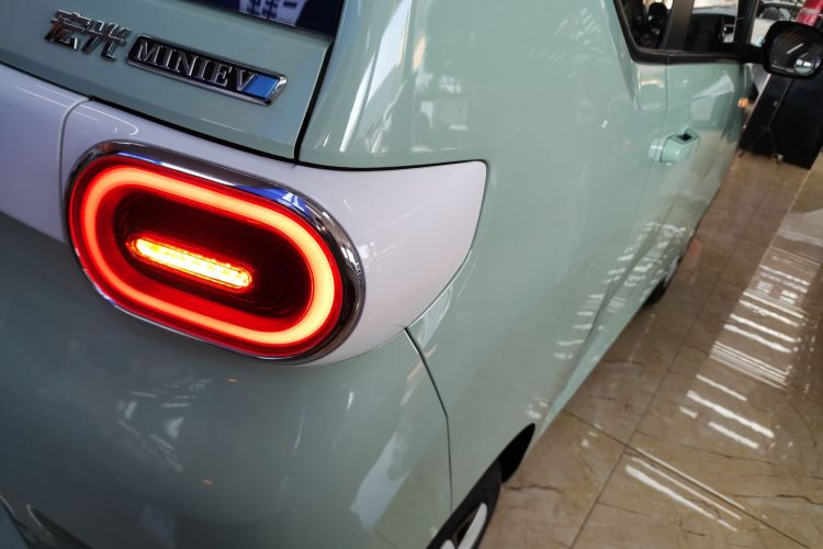 五菱汽车 宏光MINIEV 2024款 第三代 215km 进阶版车身外观9