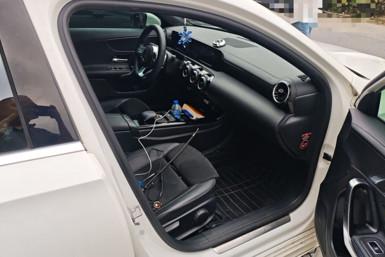 奔驰A级 2019款 A 180 L 运动轿车局部细节9005