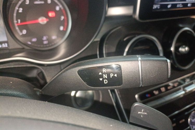 奔驰C级 2018款 C 200 L 运动版 成就特别版局部细节18