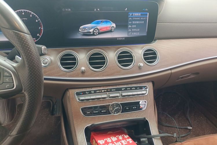 奔驰E级 2018款 E 200 L中控内饰16