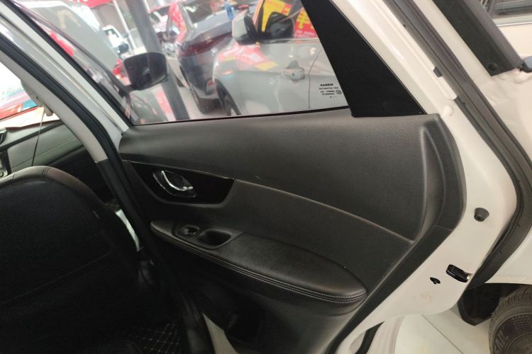 日产 奇骏 2017款 2.0L CVT舒适版 2WD中控内饰45