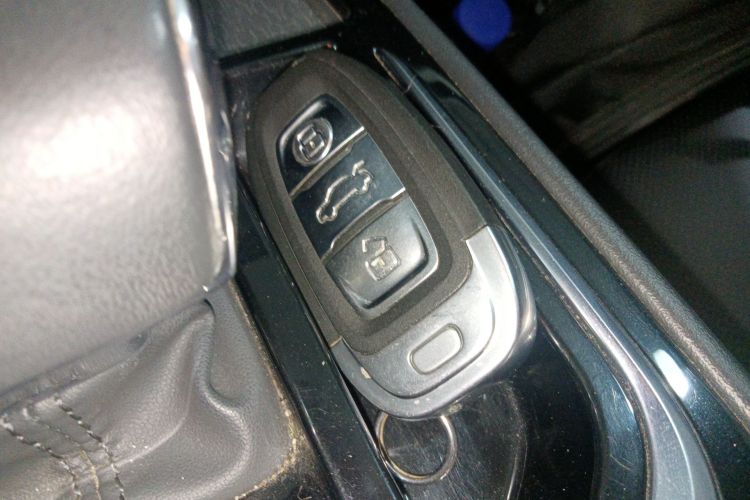 红旗E-QM5 2022款 431km 充电乐享版中控内饰11