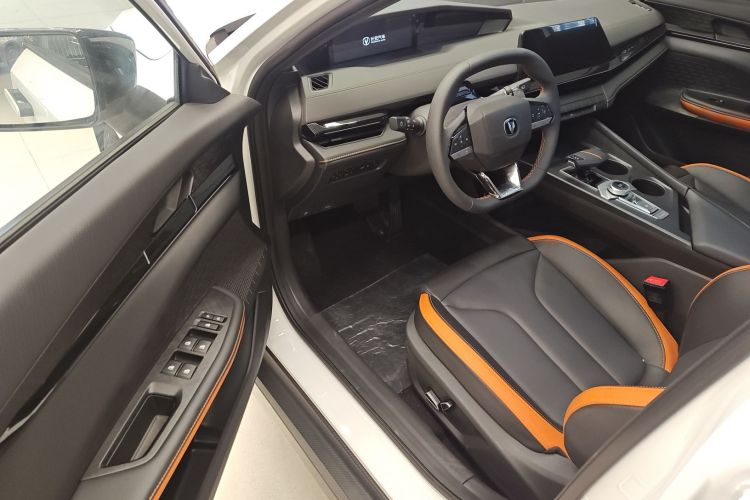 长安UNI-V 2024款 1.5T 高能版中控内饰20