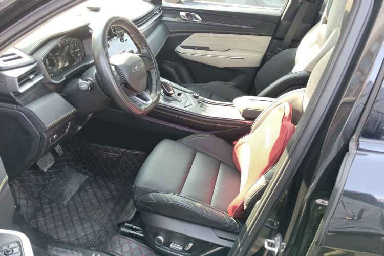 领克05 2022款 2.0TD 两驱耀Halo中控内饰19