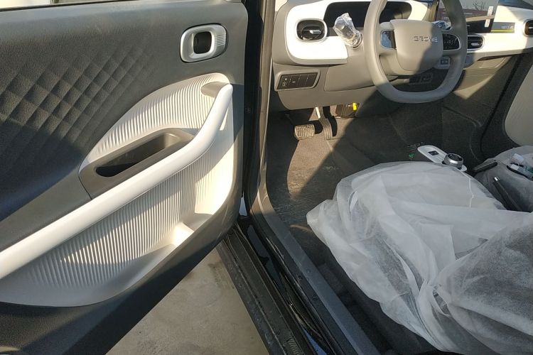 吉利银河 2025款 210km 熊猫卡丁中控内饰20