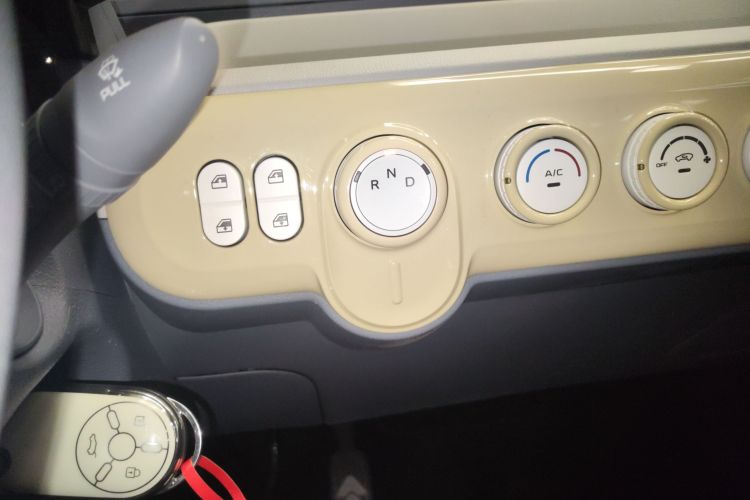 奔腾小马 2025款 222km 灵动马中控内饰18