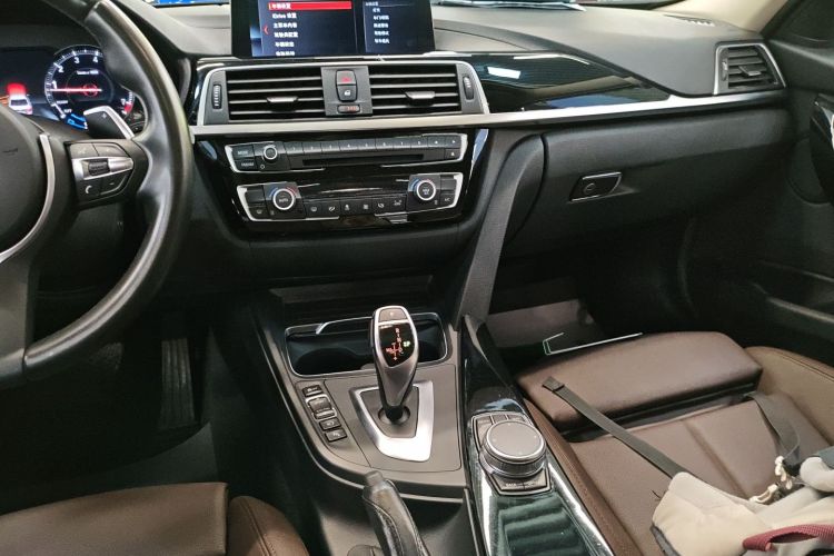 宝马3系 2019款 320Li M运动套装中控内饰16